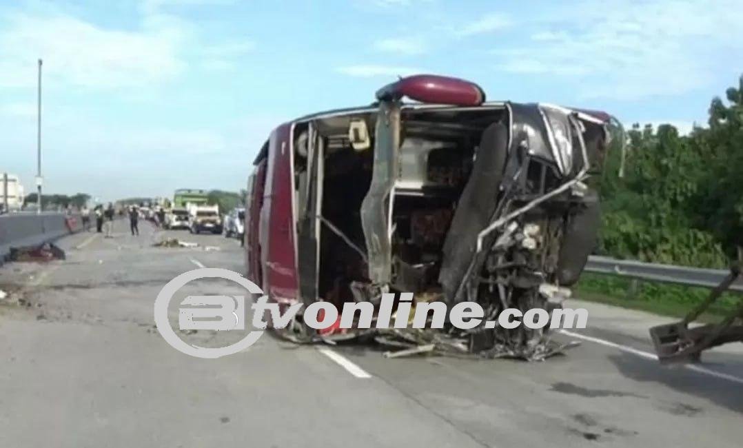 Bus Rombongan Kader Partai Hanura Terguling di Tol Solo-Ngawi