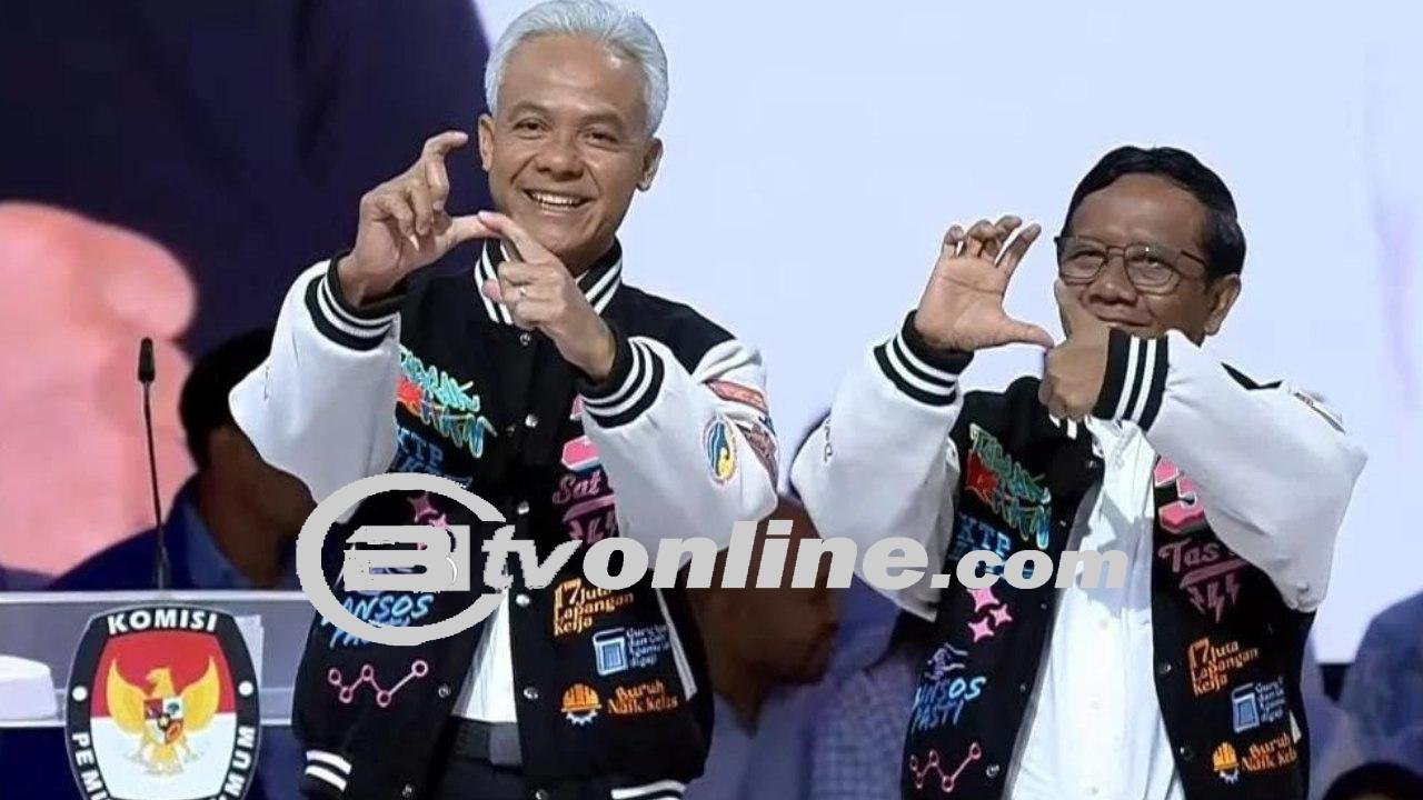 Pakai Baju Tema Hitam dan Putih, Ganjar-Mahfud Tiba di Lokasi Debat Capres