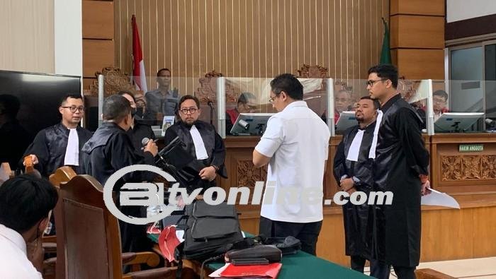 Jaksa Perlihatkan Senpi dan Peluru Dito Mahendra di Persidangan