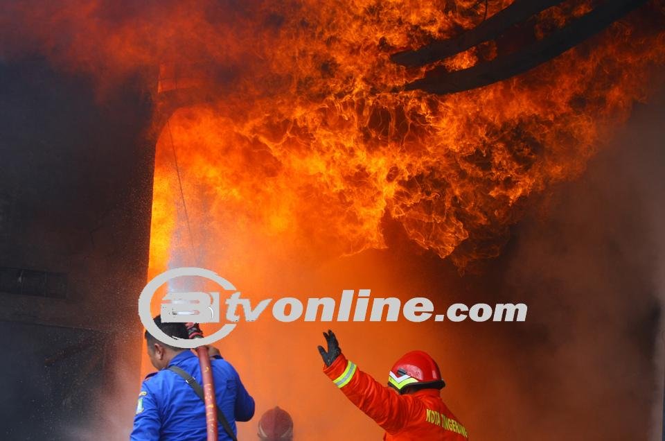 Gedung Serbaguna di Perumahan Narogong Terbakar Akibat Bocah Main Petasan