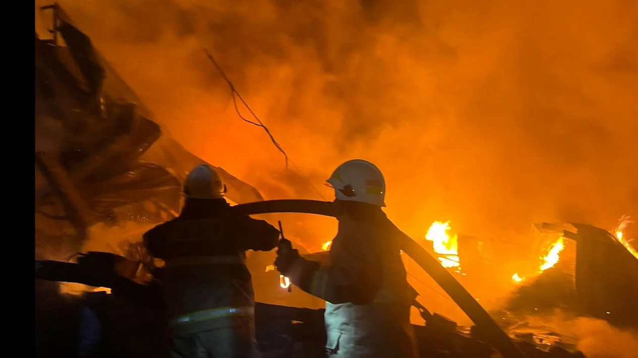 Damkar Ungkap Dugaan Penyebab Kebakaran Yang Melanda Gudang Ekspedisi di Cengkareng