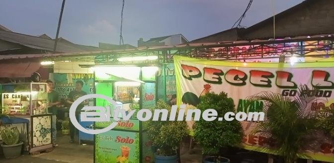 Pengusaha Pecel Lele Asli Lamongan Cek Heri Mengeluhkan Omset Penjualannya Turun Di Bulan Suci Ramadhan 1445 H.