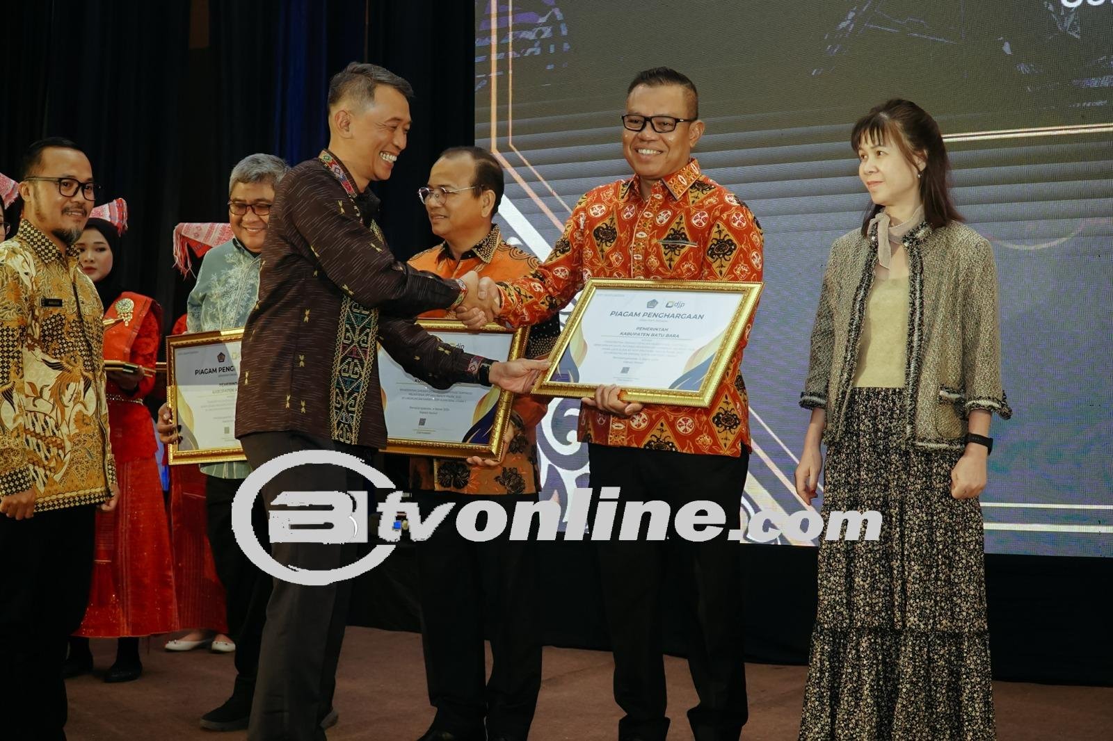Pemkab Batu Bara Terima Apresiasi Penghargaan Wajib Pajak Kanwil DJP Sumut II