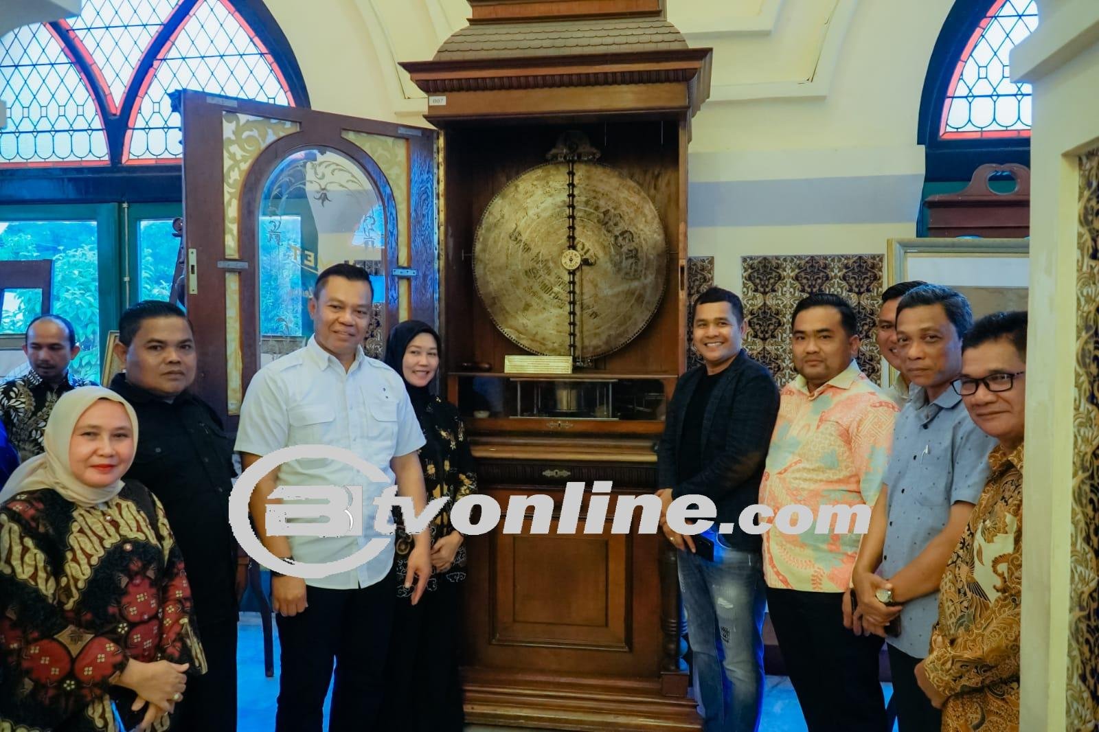 Pj. Bupati Nizhamul Kunjungi Istana Siak Sri  Indrapura Kabupaten Siak