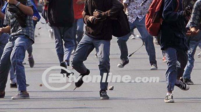 Aksi Tawuran Remaja di Flyover Pondok Kopi Jakarta Timur, Satu Remaja Kena Sabet Sajam