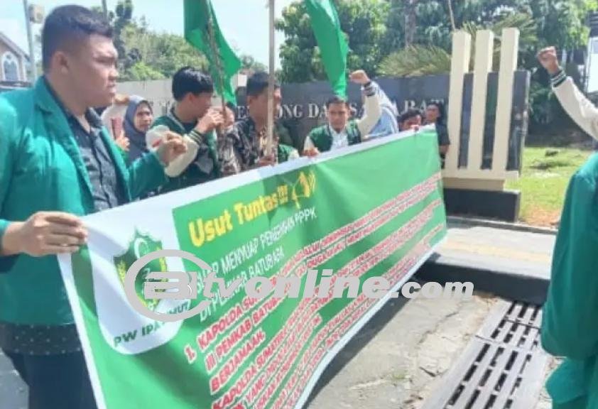 Teriakan Pemuda Al Washliyah Depan Mapolda Sumut Tangkap X Bupati Bara (Zahir)