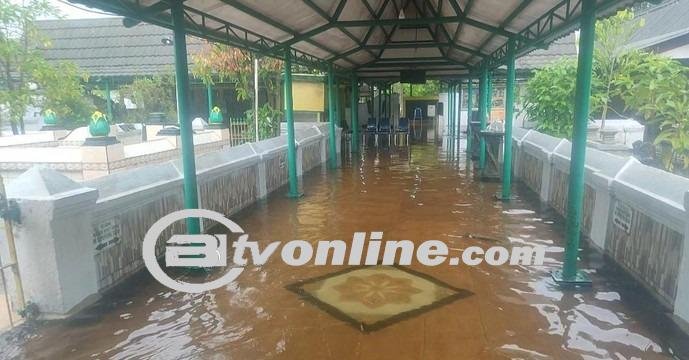 Air Merendam Area Makam Sunan Kalijaga di Kadilangu Demak