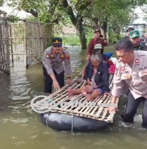 Banjir Melanda Kabupaten Kudus, Evakuasi Ibu Lahiran dan Lansia Dilakukan dengan Sigap