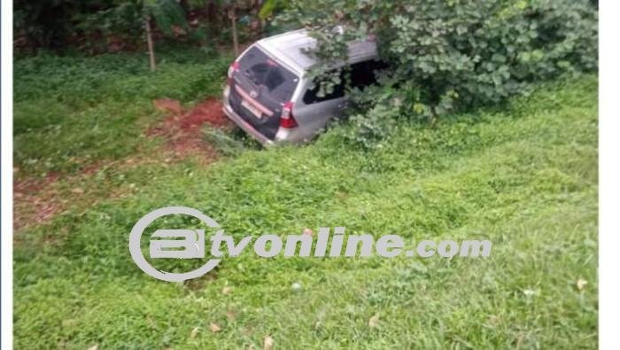 Kecelakaan Tunggal di Tol Jagorawi, Diduga  Sopir Mengantuk Menyebabkan Mobil Masuk Semak-semak