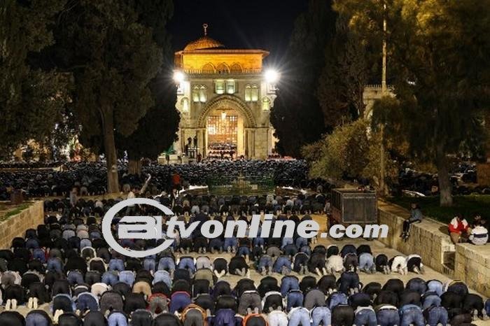 Sadisnya! Polisi Israel Pukuli Warga Palestina yang Hendak Tarawih di Al-Aqsa