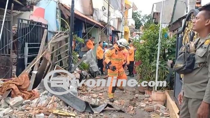 Rumah Warga di Kembang Kuning Surabaya Runtuh Akibat Diterjang Angin Kencang