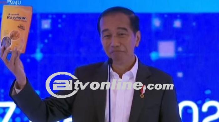 Presiden Jokowi Pamerkan Produk UMKM Kerupuk Mama Muda