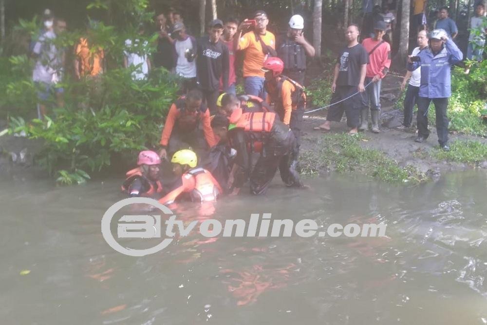 Tragedi di Kali Mampang, Dua Anak Terseret Arus Saat Berenang