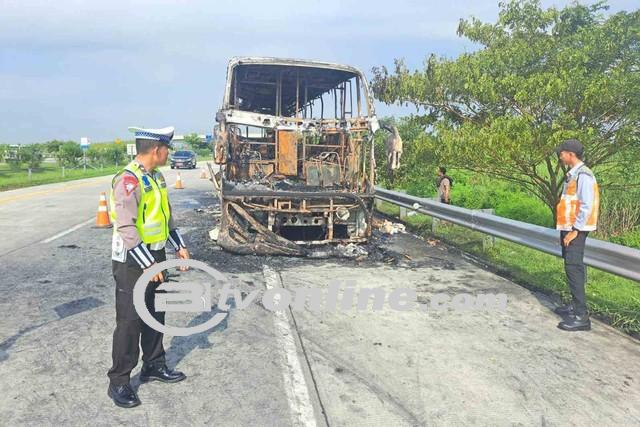 Bencana Terbakarnya Bus Pahala Kencana di Tol Jombang-Mojokerto,Awal dari Pecahnya Ban