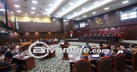 Kelakar Hakim MK ke Pengacara KPU: Enak Sekali di Situ Diam Saja