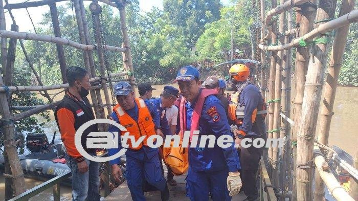 Bapak dan Anak yang Tenggelam di Kalimas Gresik  Ditemukan Tewas