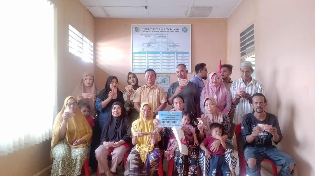 Pemberian BLT DD di Kantor Desa Pahang, Kecamatan Talawi Kabupaten Batu Bara Sumatra Utara Oleh Faisal Amd: Menyemarakkan Bulan Suci Ramadhan