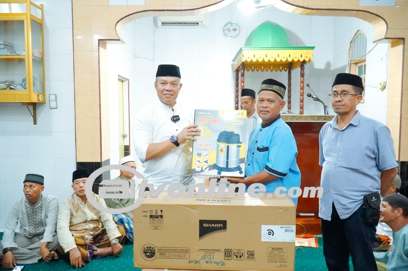 Safari Kedua, Pj. Bupati Nizhamul Berikan Bantuan Kepada Kaum Dhuafa