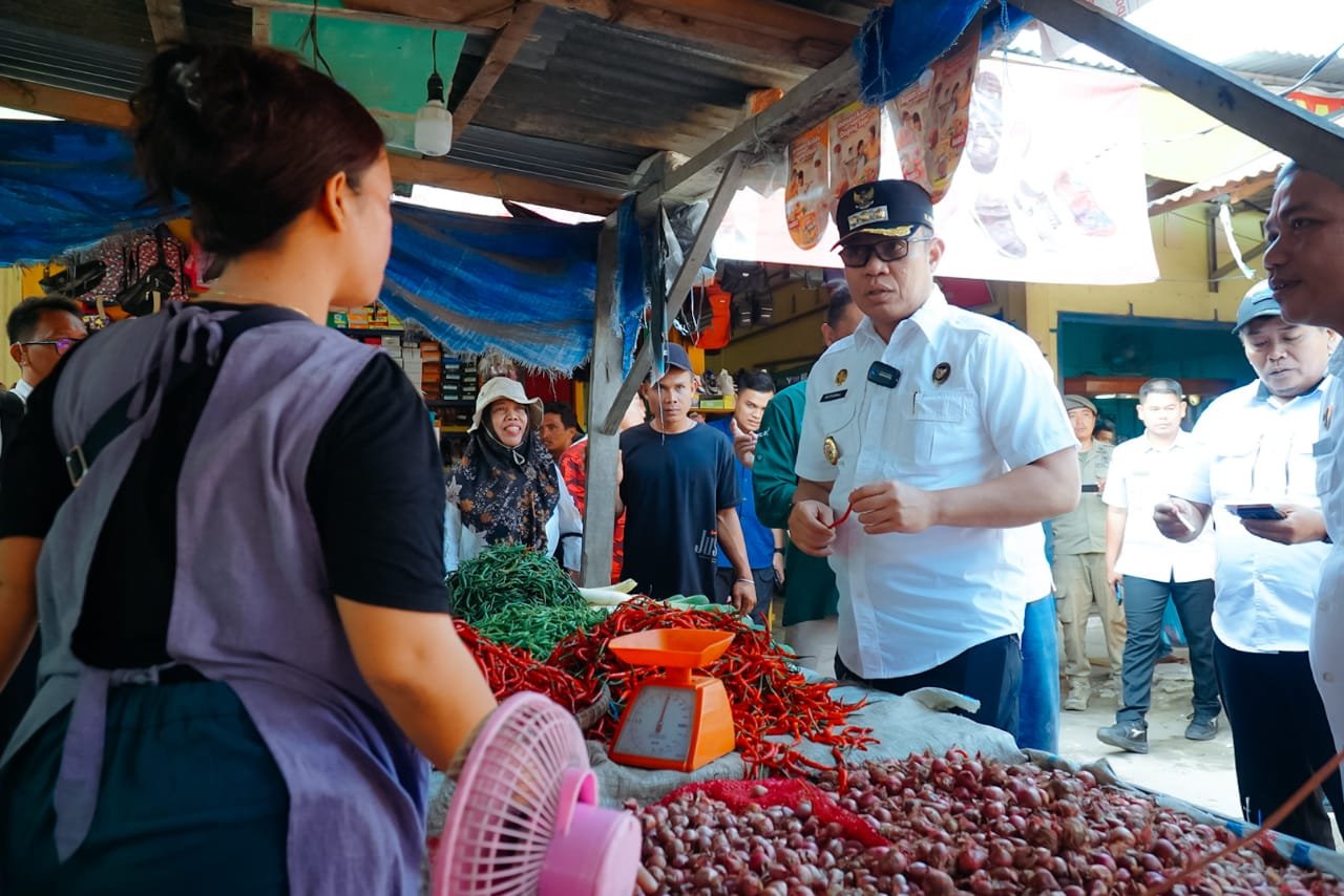Jelang Hari Raya Idul Fitri, Pj. Bupati Nizhamul Monitoring Pasar