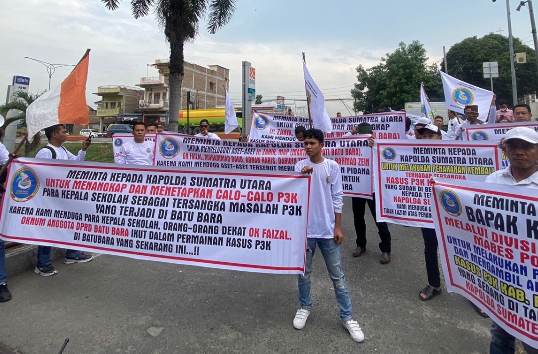Puluhan Aktivis Gruduk Kantor Polda Sumut, Desak Penegakan Hukum di Batu Bara