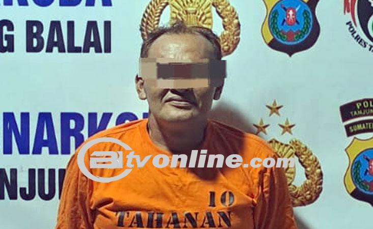 Gagal Kabur! Pengedar Sabu Yang Bersembunyi di Kolong Rumah Panggung Ketauan Polisi