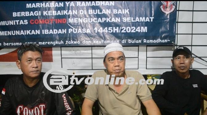 Komunitas Motor Indonesia (COMOT) Berbagi Takjil dan Berbuka Puasa di Dermaga Jakarta Timur