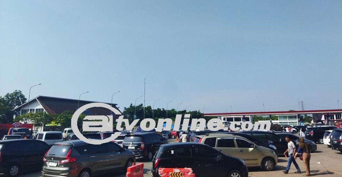 Polisi Lakukan Rekayasa Lalu Lintas di Rest Area Km 57A saat H-3 Lebaran 2024