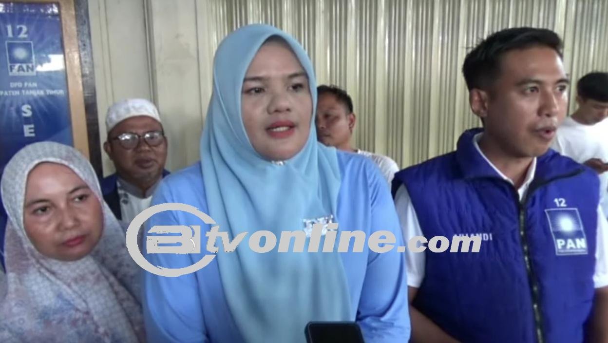 Ratusan Warga Ikut Mengantar Dilla Hich Mendaftar di PAN