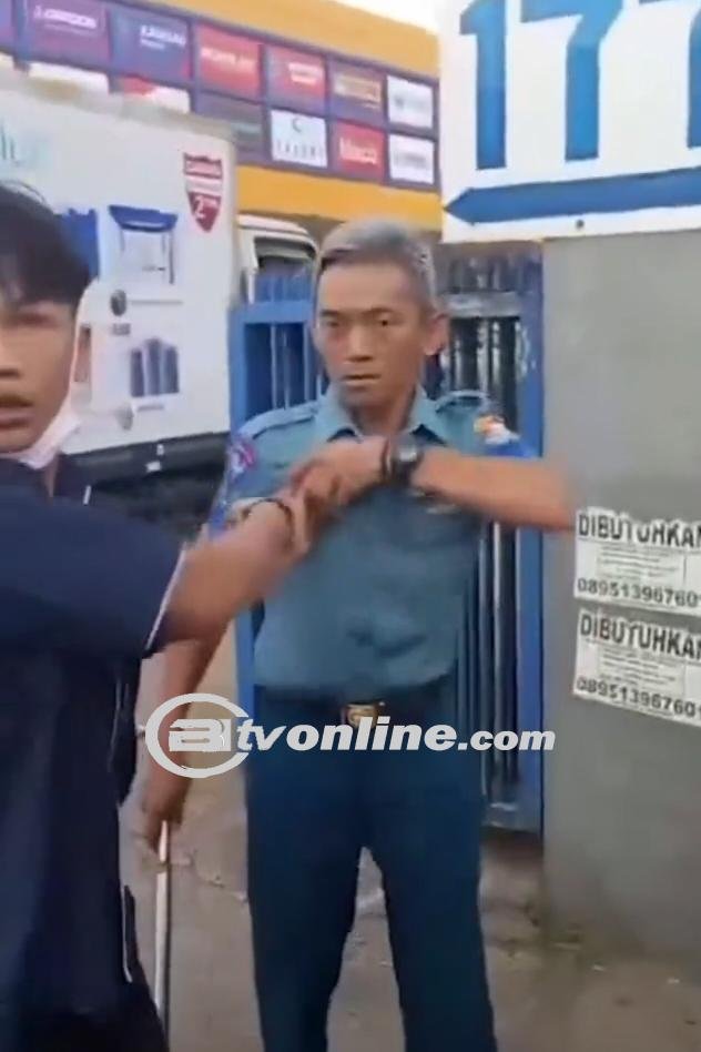 Aksi Arogansi Oknum TNI! Sopir Catering Alami Bogem Mentah