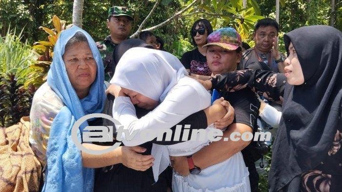 Pemakaman Brigadir Ridhal Ali Tomi,Tangis Histeris Istri Menggetarkan Hati Sanak Keluarga