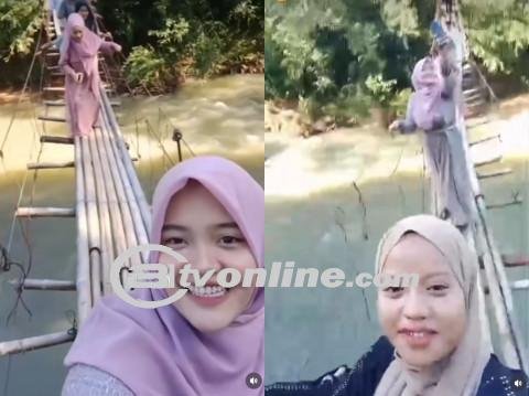 Sedang Asik Selfie, 15 Orang Terjebur Saat Jembatan Tiba-tiba Putus di Lebak