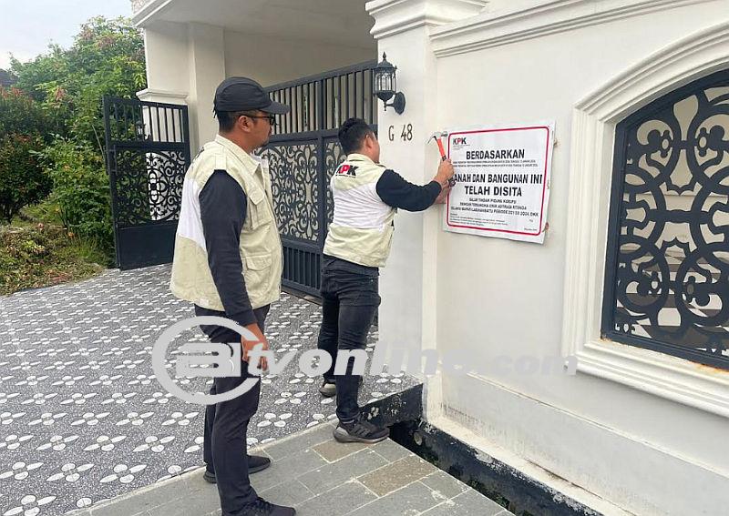 KPK Sita Rumah Mewah Bupati Labuhanbatu di Medan