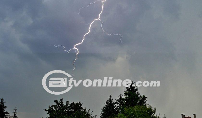 Satu Warga Agam Tewas Tersambar Petir saat Memupuk Jagung di Sawah