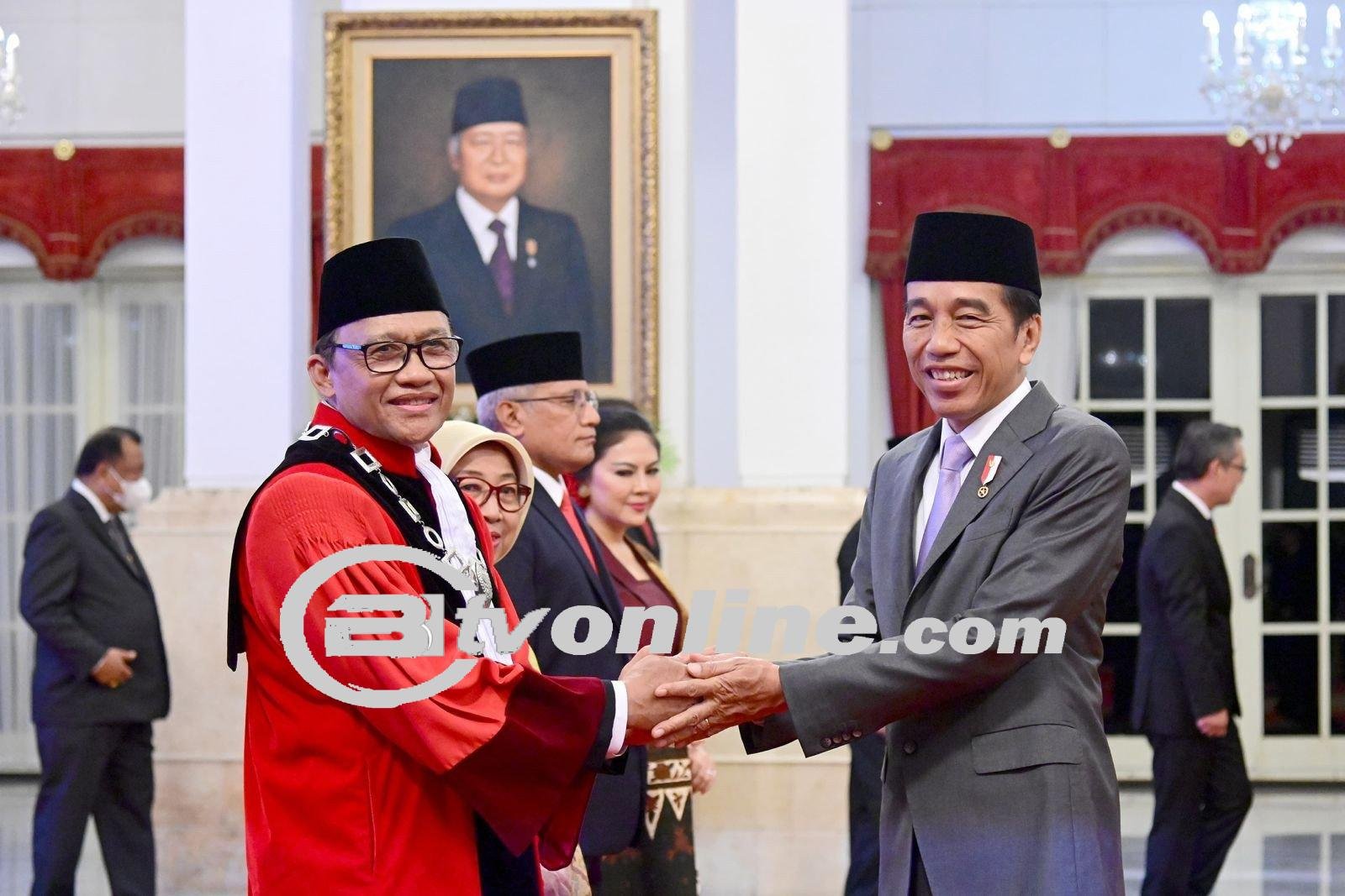 MK Sebut Tindakan Jokowi Tak Langgar Hukum, Namun Kontroversial Secara Etis