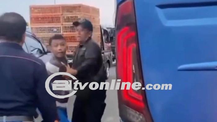 Viral! Sopir Bus Cekcok dengan Pemobil di Tol Bogor Hingga Hampir Baku Hantam