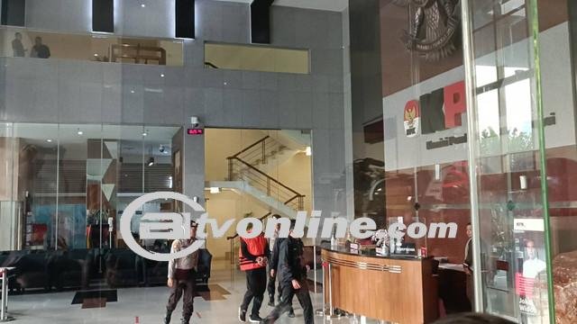Bupati Sidoarjo Gus Muhdlor Ditahan KPK, Mengenakan Rompi Oranye dan Borgol!