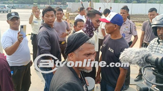 Pengusiran Warga Kampung Bayam: Pengacara dan Sekuriti Sempat Adu Mulut