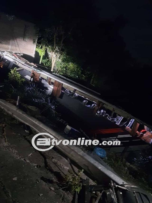 Bus Study Tour Bawa 42 Penumpang Masuk Jurang di Tanggamus, Lampung