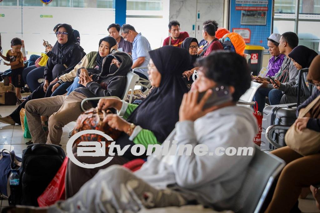 Libur Panjang Waisak, Ribuan Penumpang Padati Terminal Pulogebang