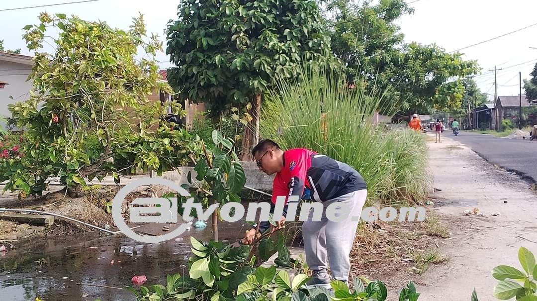 Kegiatan Rutin Bersih-Bersih Desa Pahang Dipimpin Langsung Kepala Desa Faisal Amd