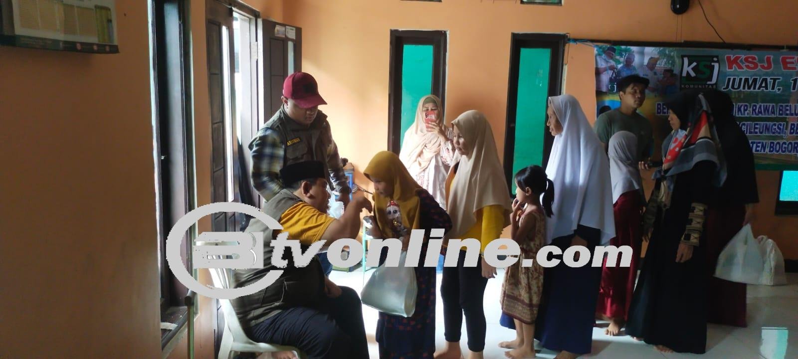 Relawan KSJ Kabupaten Bogor Salurkan Puluhan Paket Sedekah Untuk Yatim dan Duafa