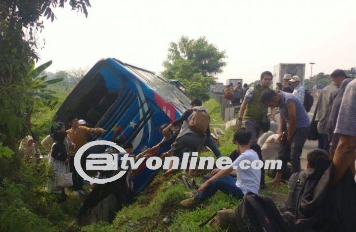 Kecelakaan Tol Tangerang-Merak: 8 Orang Terluka Saat Bus Terperosok di Tol Balaraja