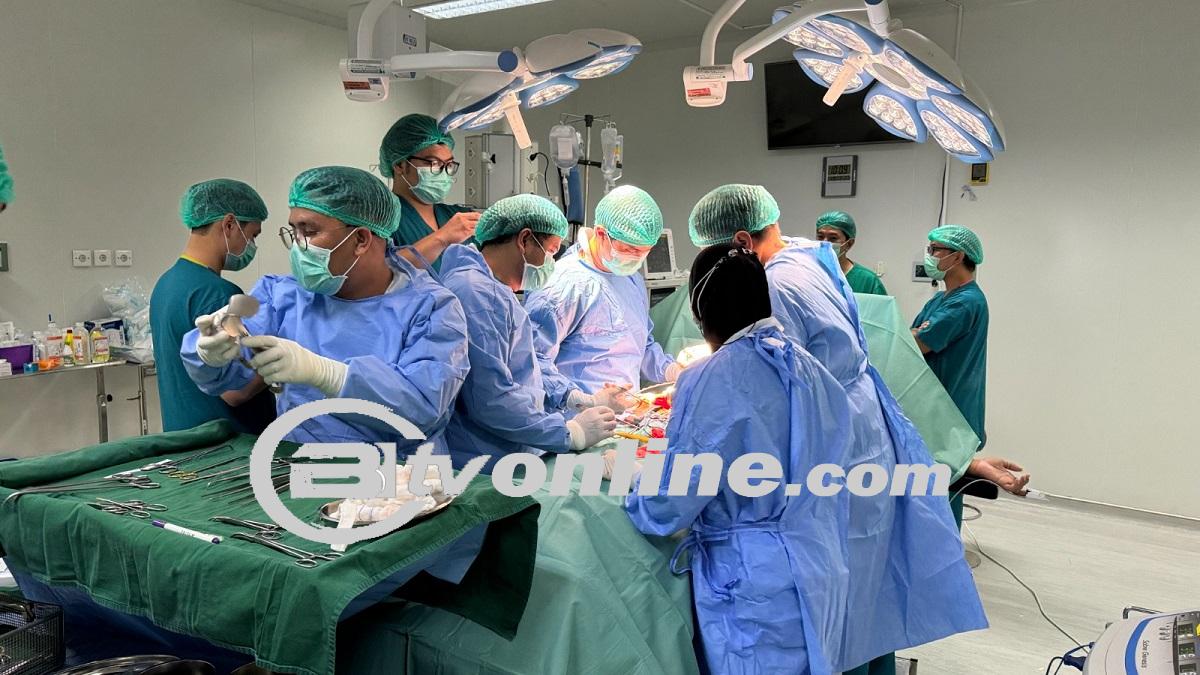 Rumah Sakit Umum Pusat (RSUP) Haji Adam Malik Medan Membuat Sejarah Dengan Suksesnya Operasi Transplantasi Ginjal Mandiri