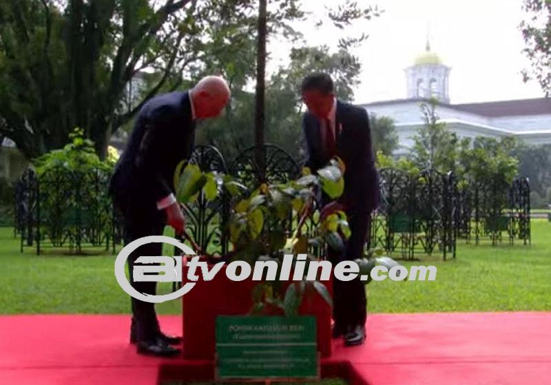 Jokowi dan Gubernur Jenderal Australia, David Hurley, Bersatu Dalam Aksi Lingkungan di Istana Bogor