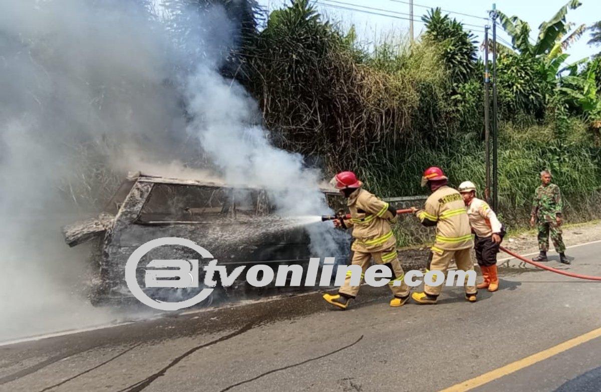 Korsleting Listrik! Mobil Colt Mini Terbakar di Parungkuda Sukabumi