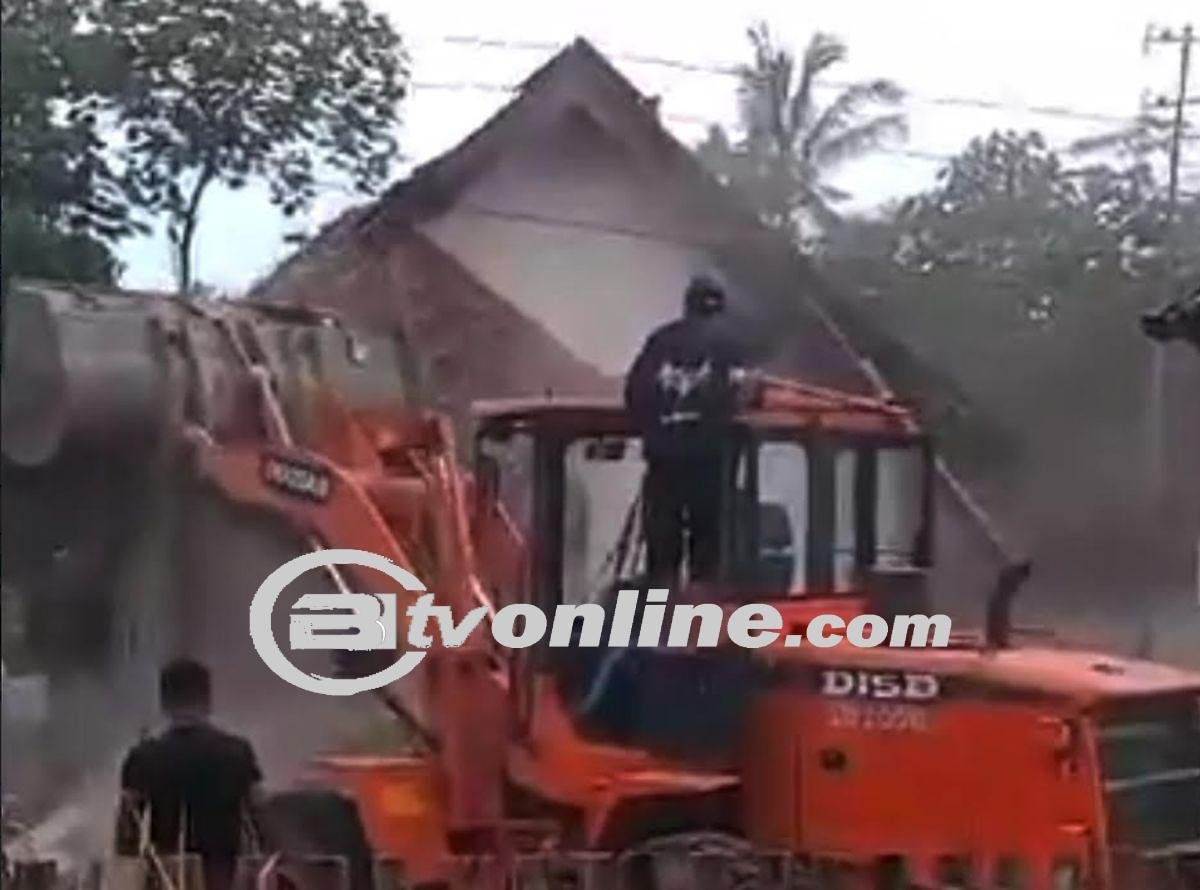 Kronologi Rumah Ibu di Malang Dirobohkan Anak Pakai Alat Berat