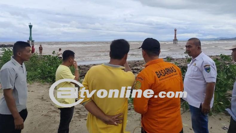 Pulang Melaut: Perahu Nelayan Terbalik Dihantam Ombak di Pesisir Selatan, 1 Orang Hilang