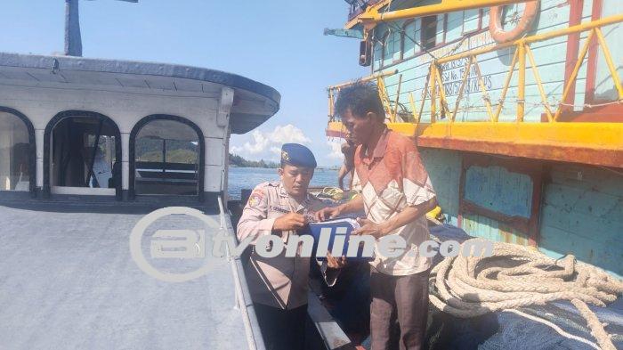 Satpolairud Polres Sibolga Cek Dek Kapal Nelayan untuk Antisipasi Peredaran Narkotika