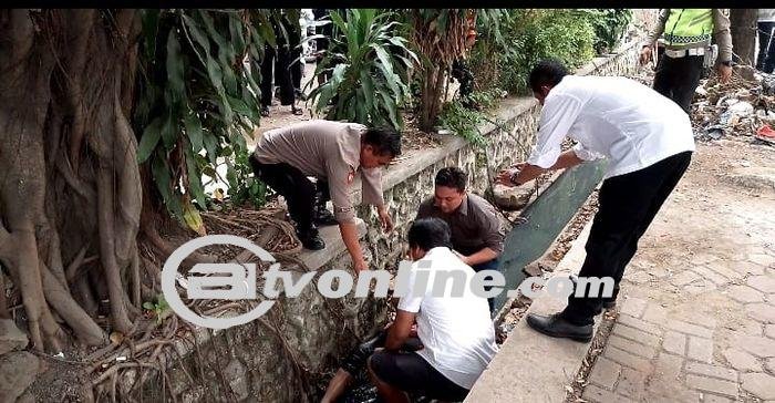 Warga Bekasi Digegerkan Temuan Mayat Perempuan Diduga Hamil di Selokan