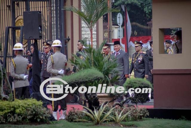 Prabowo Disambut Kapolri di Mabes Polri